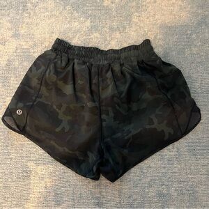 Lululemon 4” Hottie Hot Shorts, Size 4
